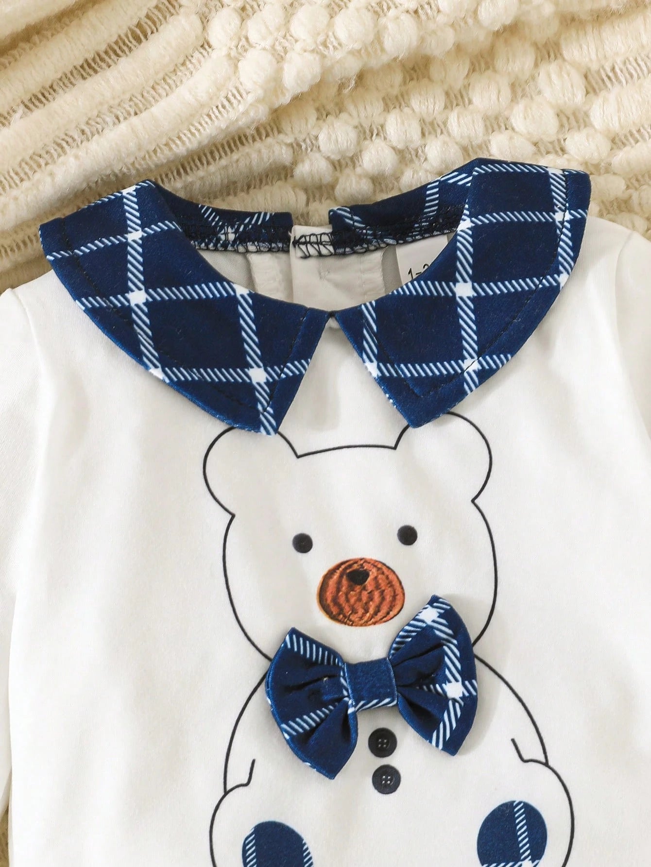 Prenda azul conjunto para bebe detalle de cuello Peter Pan y estampado de oso