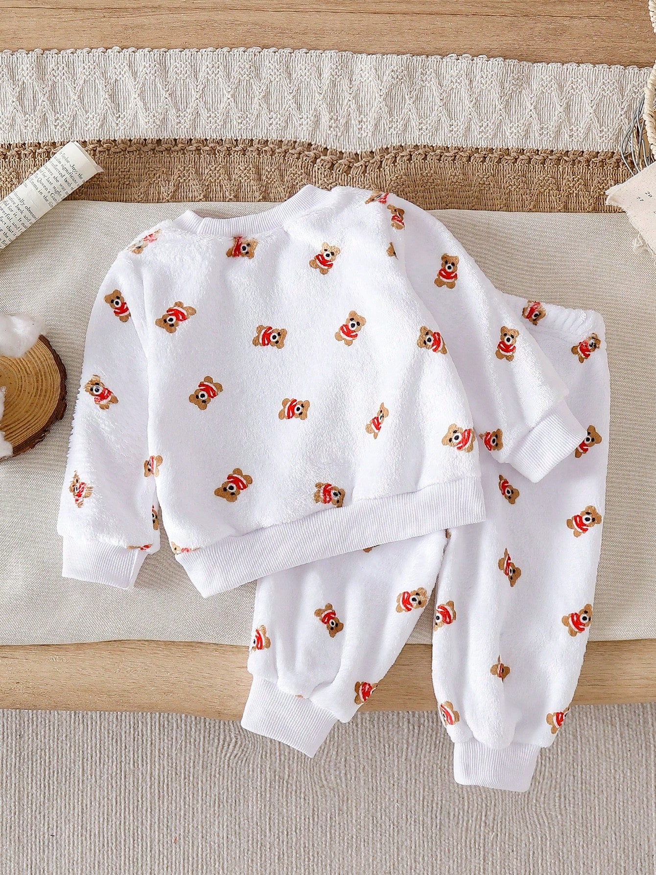 Conjunto sudadera blanco con estampado de osos