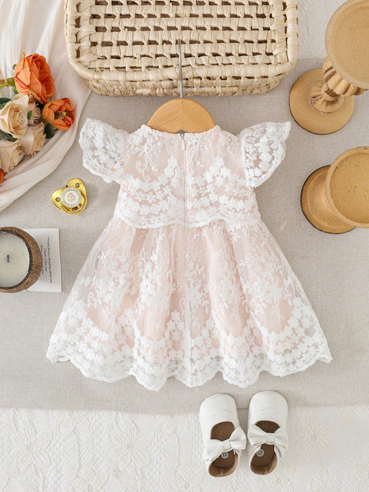 Prenda rosa claro vestido para bebe con encaje floral bordado vista trasera