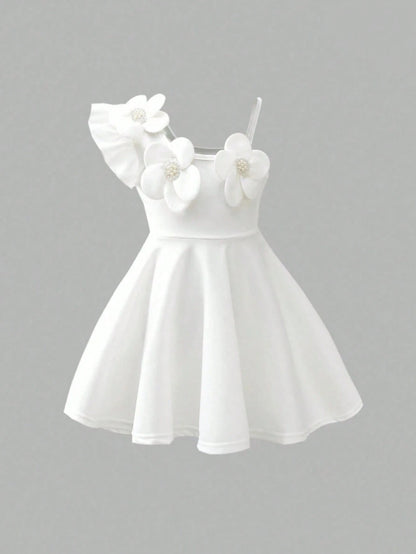 Prenda blanca vestido para bebe vista frontal con flores tridimensionales