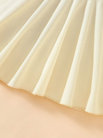 Prenda beige vestido para bebe detalle falda acampanada