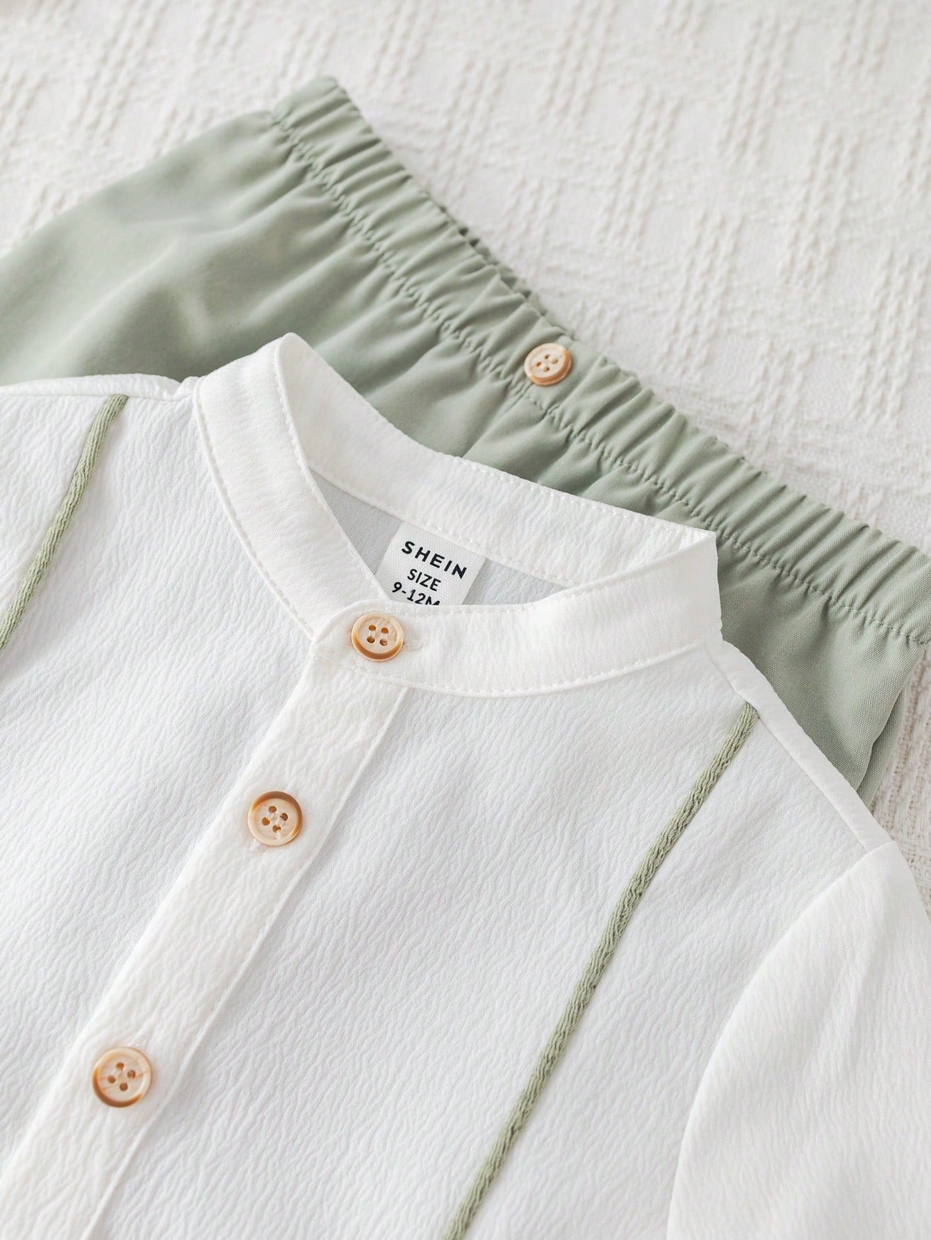 Prenda blanco y verde conjunto para bebe

