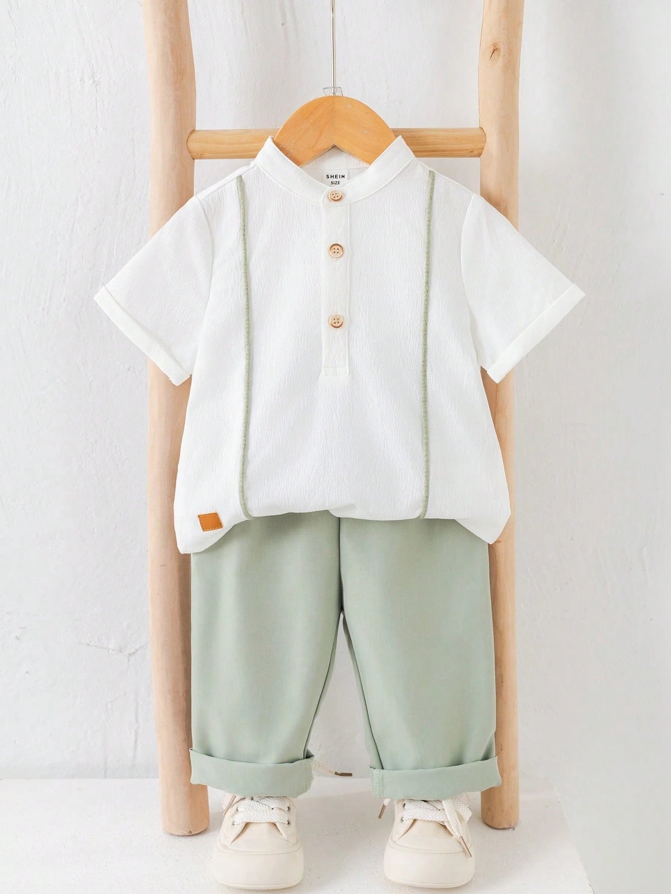 Prenda blanco y verde conjunto para bebe
