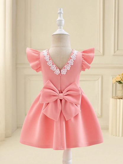 Prenda rosa vestido para bebe con encaje floral y lazo vista trasera