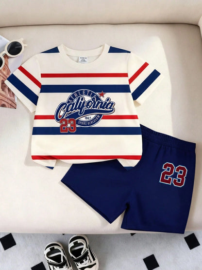 Conjunto rayado deportivo azul con shorts cómodos