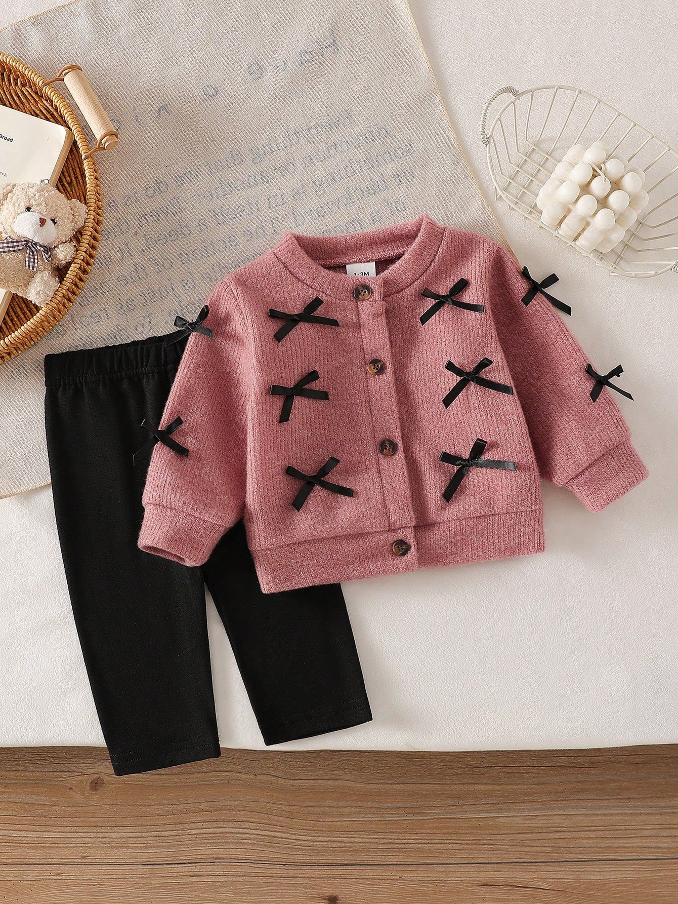 Conjunto de Suéter Tejido Con Lazos Rosa Y Pantalón Negro