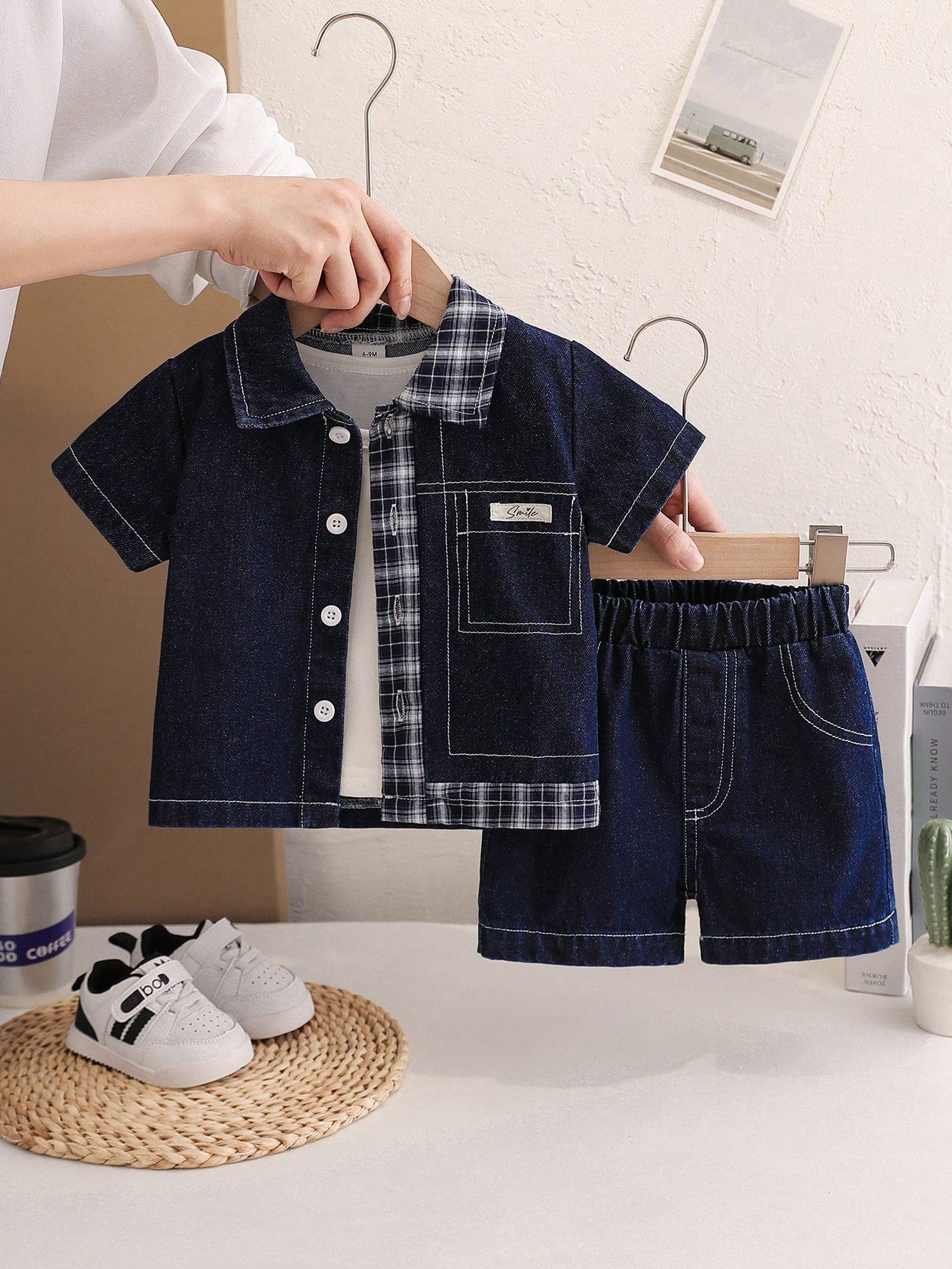 Prenda azul denim conjunto para bebe con camisa y short vista frontal