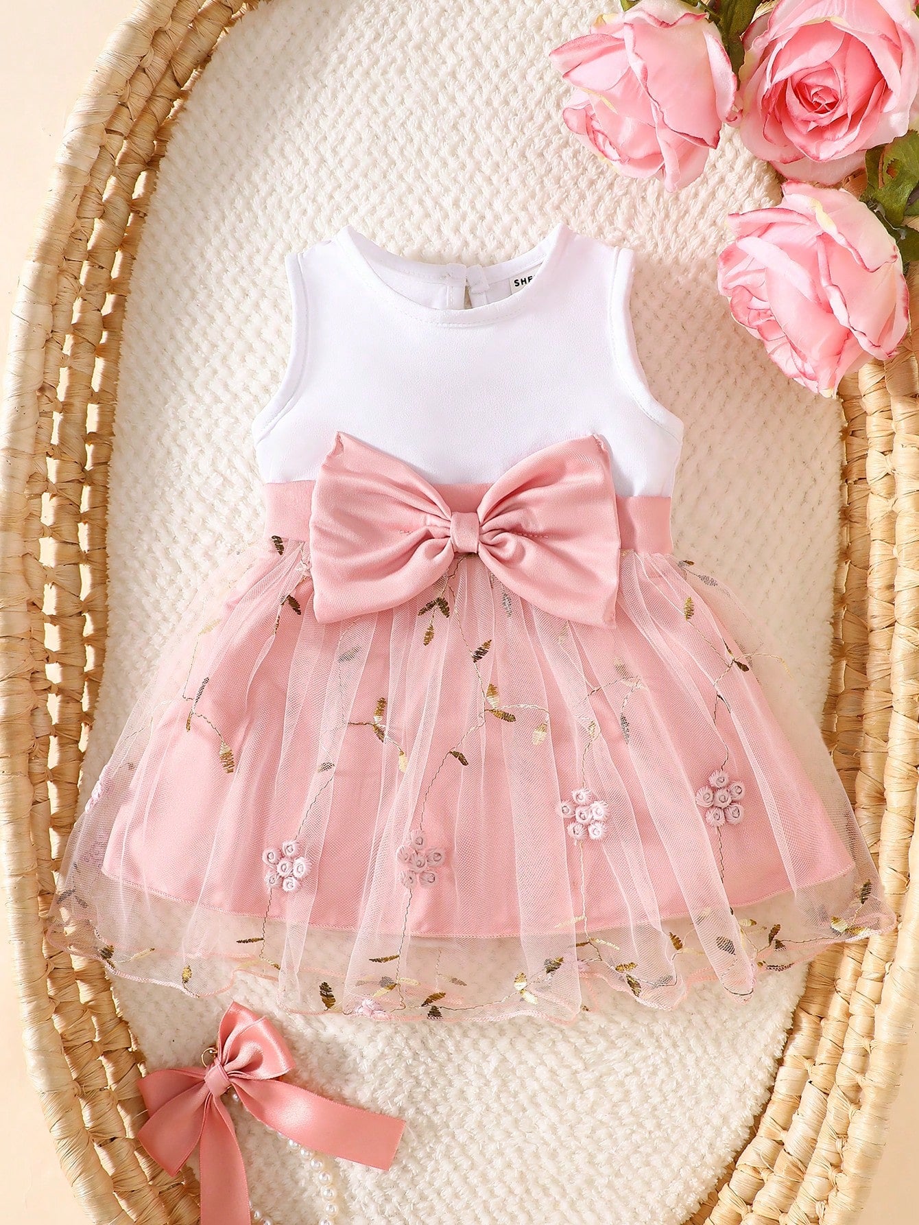 Prenda rosa coral vestido tul para bebe con lazo grande vista frontal
