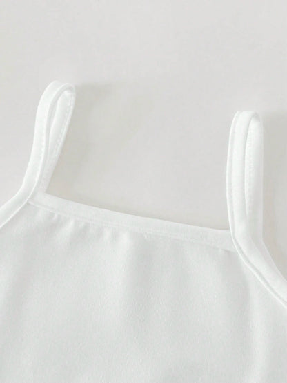 Prenda blanca camisola para bebe con tirantes finos detalle frontal
