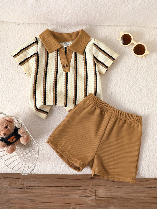 Prenda caqui conjunto para bebe con camiseta a rayas y short vista frontal