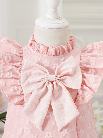Prenda rosa vestido para bebe con detalle de lazo frontal
