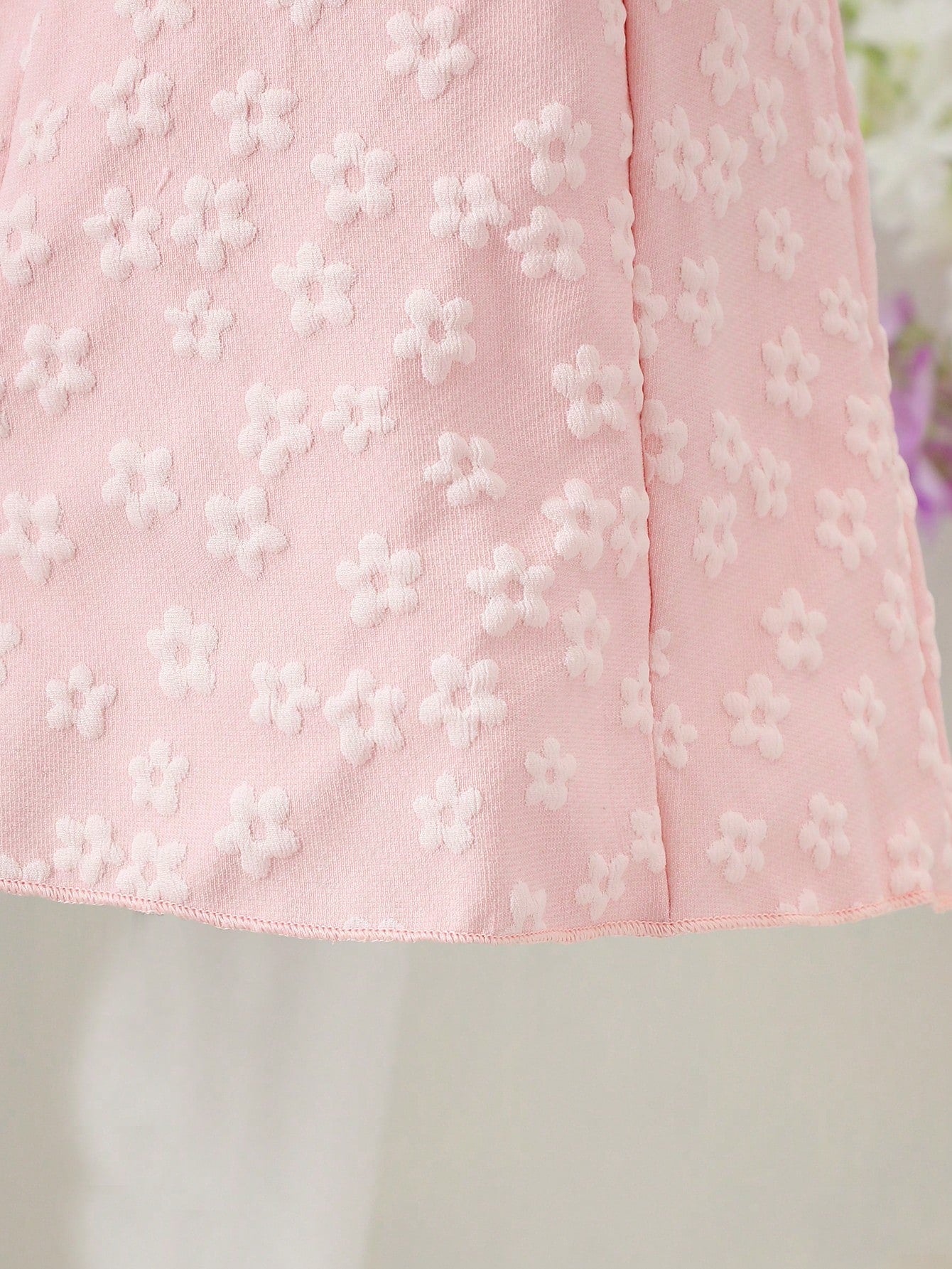 Prenda rosa vestido para bebe con detalle de flores en relieve