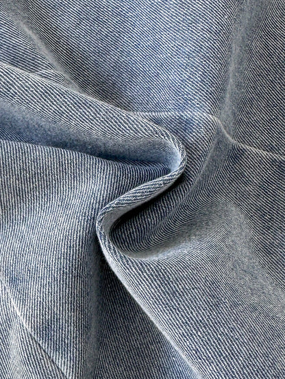 Prenda azul vestido de mezclilla para bebe detalle de tela y textura
