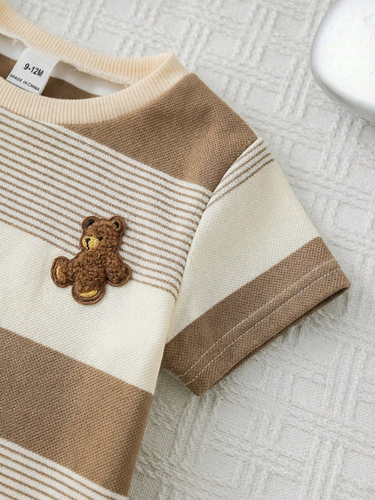 Prenda caqui conjunto rayas para bebe detalle de oso bordado