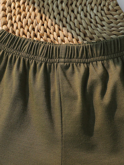 Prenda verde conjunto para bebe con detalle de short corto y cintura elástica