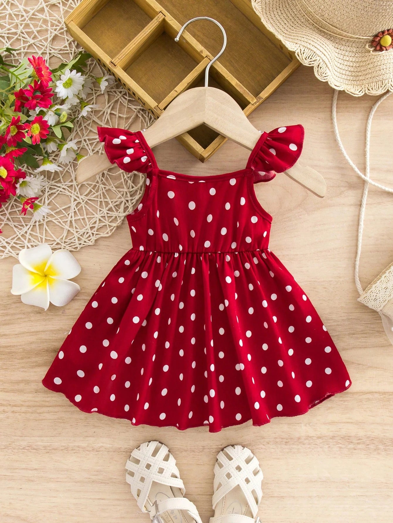 Prenda roja vestido para bebe con lunares blancos vista completa