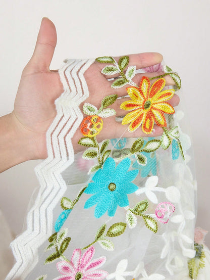 Prenda blanca vestido para bebe con detalle de bordado floral multicolor