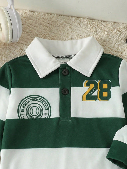Prenda verde conjunto para bebe detalle de cuello polo e insignia frontal
