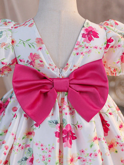 Prenda blanca vestido floral para bebe detalle de moño fucsia y cremallera