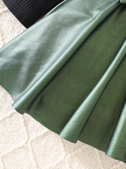Prenda verde vestido para bebe detalle de falda satinada y acabado brillante