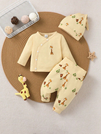 Prenda amarilla conjunto para bebe con jirafa vista frontal