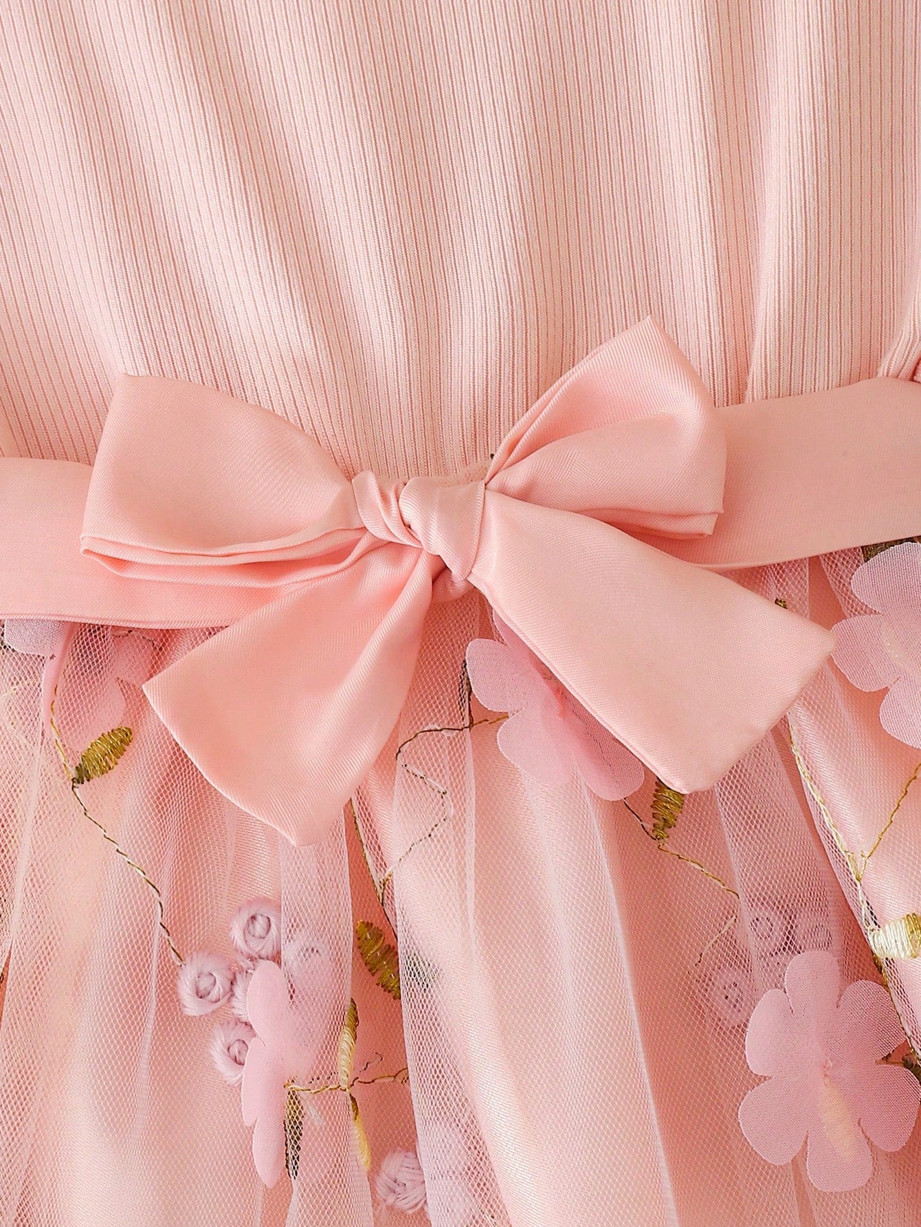 Prenda rosa vestido para bebe detalle de lazo y flores bordadas