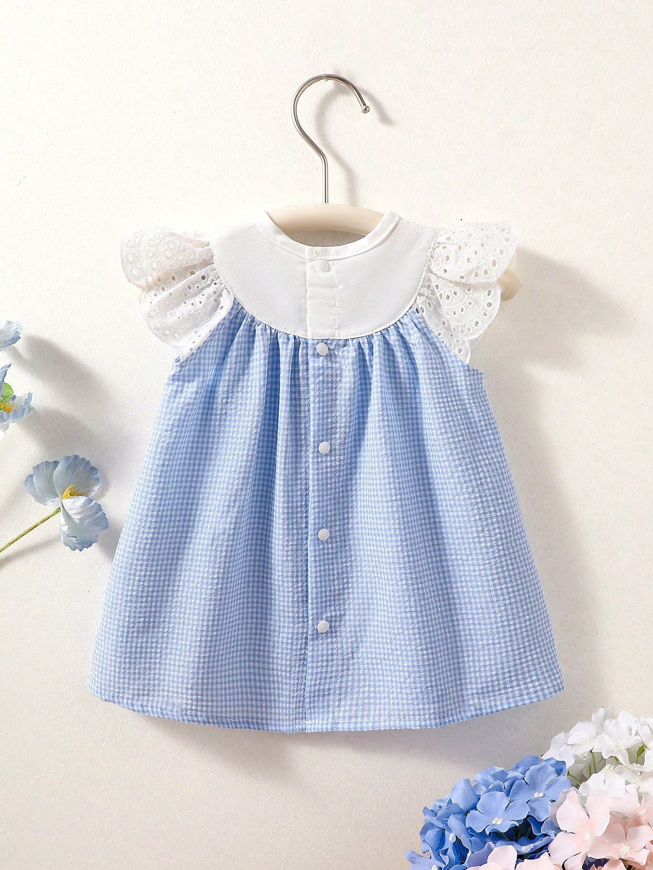 Prenda azul vestido para bebe a cuadros vista trasera