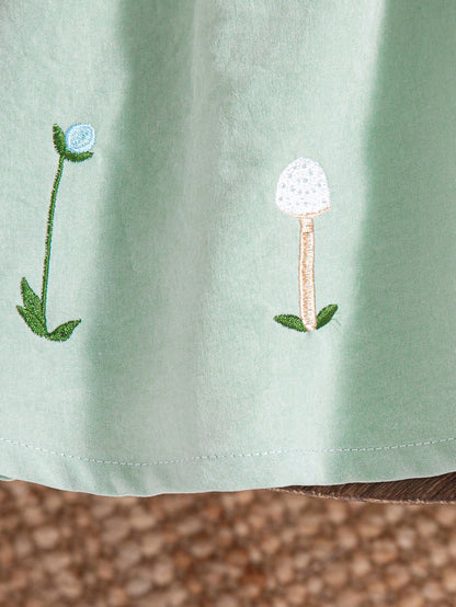 Prenda verde vestido para bebe detalle de bordado floral