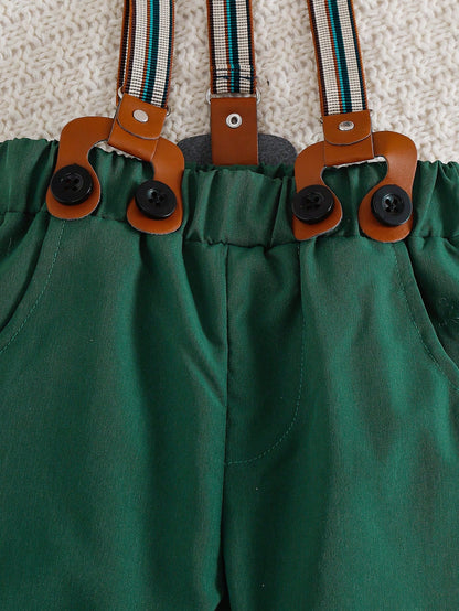 Prenda verde conjunto para bebe detalle de tirantes y botones decorativos