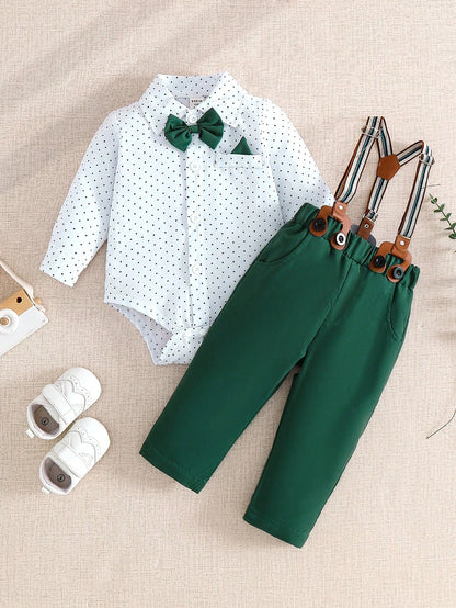 Prenda verde conjunto para bebe con tirantes y moño vista frontal