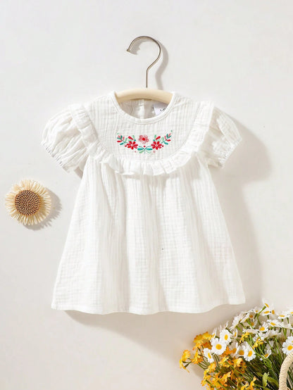 Prenda blanca vestido para bebe vista frontal