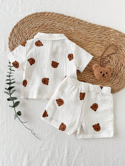 Prenda blanca conjunto para bebe con camisa y short vista posterior
