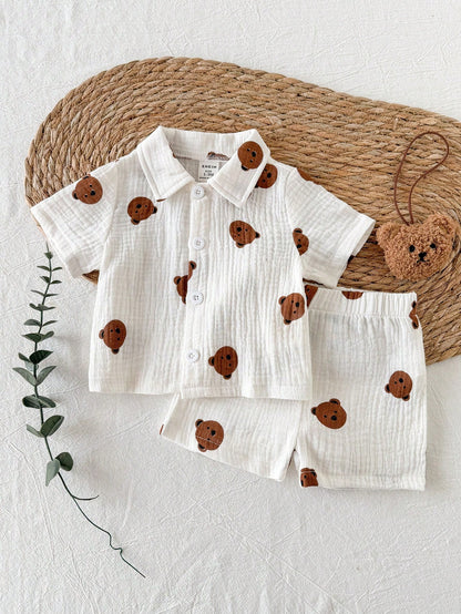 Prenda blanca conjunto para bebe con estampado de osos vista frontal
