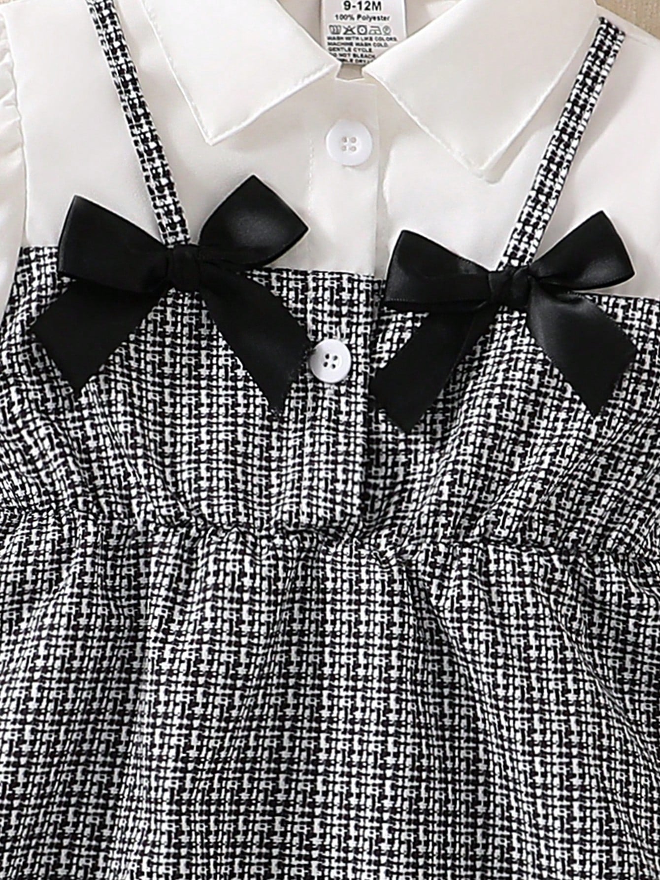 Prenda blanco y negro vestido para bebe detalle de estampado a cuadros