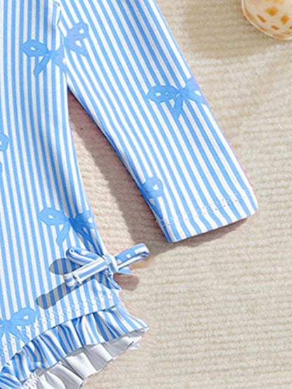 Prenda azul traje de baño para bebe con detalle de lazo lateral