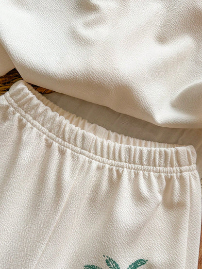 Prenda crema shorts safari para bebe detalle de cintura elástica