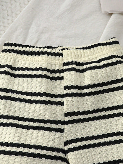 Prenda albaricoque short para bebe detalle de cintura elástica y textura a rayas
