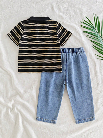 Prenda negra conjunto para bebe con camiseta y pantalón vista posterior

