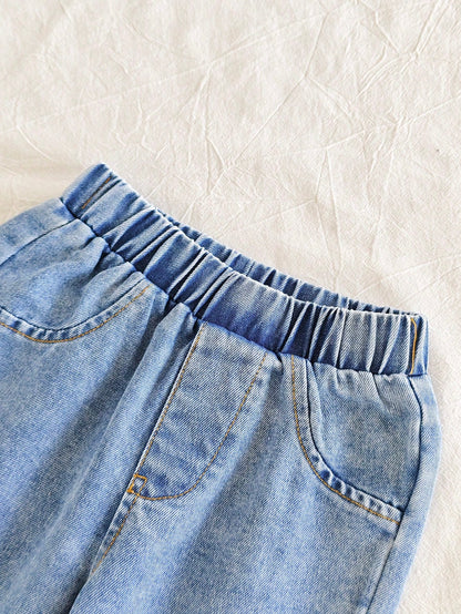 Prenda negra conjunto para bebe detalle de pantalón de mezclilla y cintura elástica