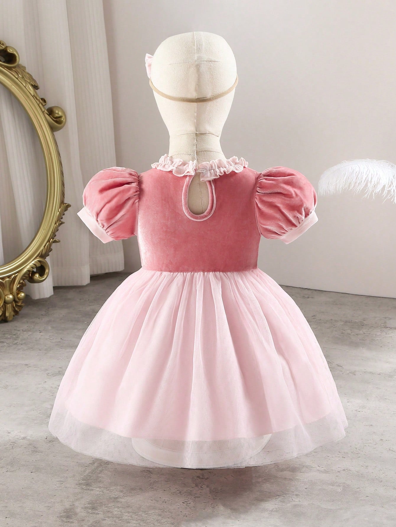 Prenda rosa vestido para bebe con falda acampanada de tul vista posterior