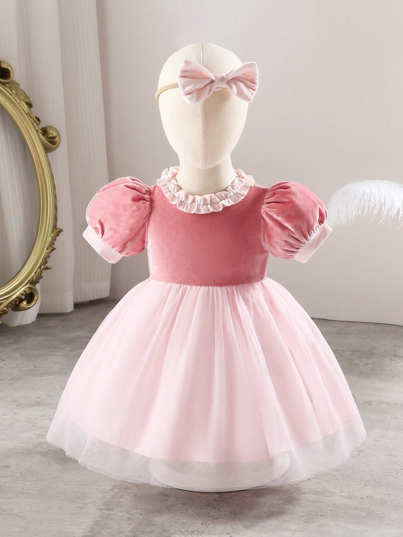 Prenda rosa vestido para bebe con terciopelo y falda de tul vista frontal