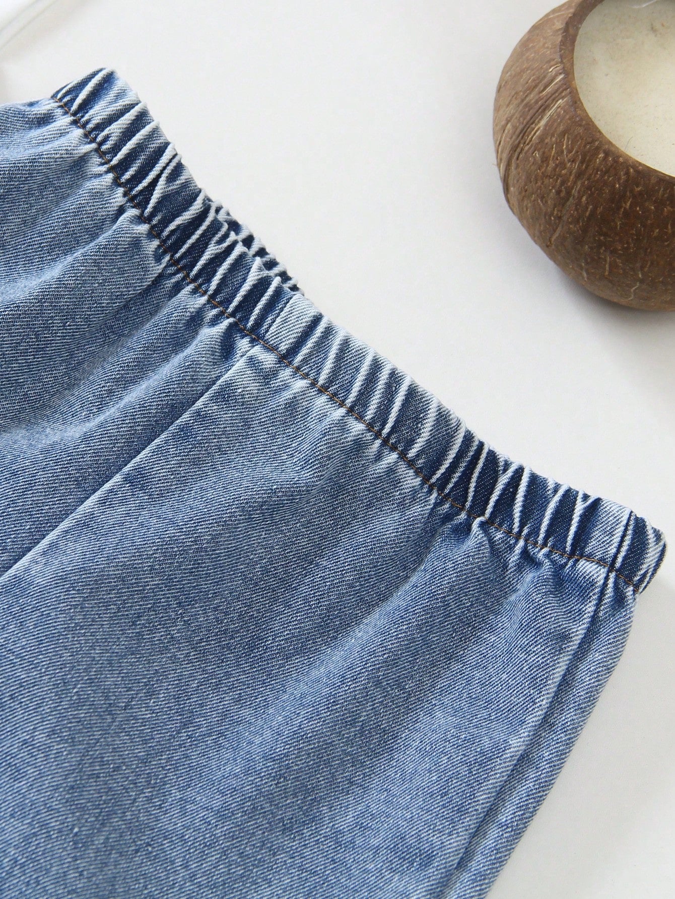 Prenda multicolor conjunto para bebe detalle de pantalón denim con cintura elástica
