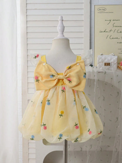 Prenda amarilla vestido para bebe con lazo grande en espalda vista posterior