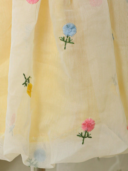 Prenda amarilla vestido para bebe con detalle de falda de gasa bordada