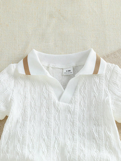 Prenda blanca conjunto para bebe con detalle de cuello polo beige