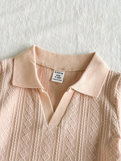 Prenda albaricoque conjunto para bebe detalle del cuello polo texturizado