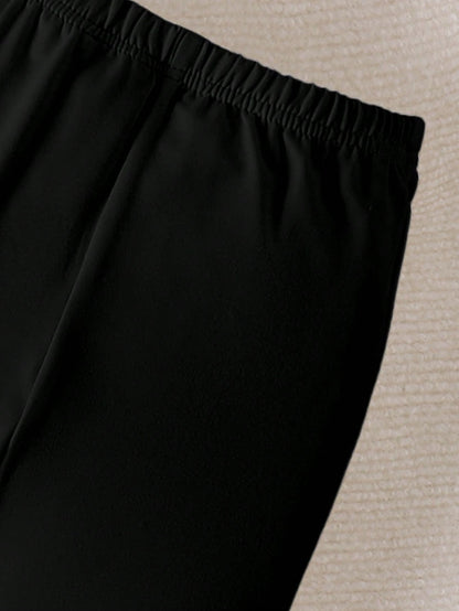 Prenda negra conjunto para bebe detalle de pantalón deportivo con cintura elástica