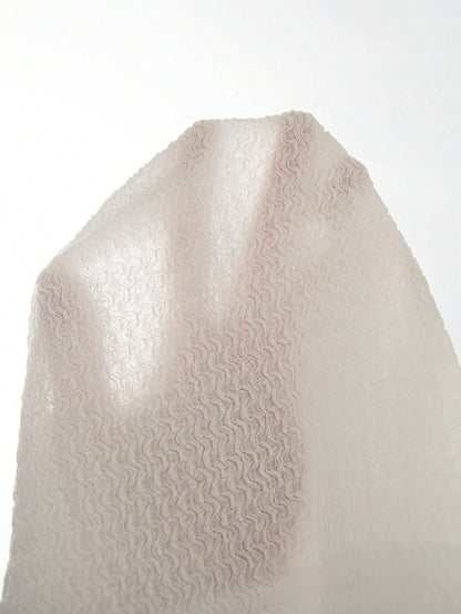 Prenda blanca blusa para bebe detalle de textura