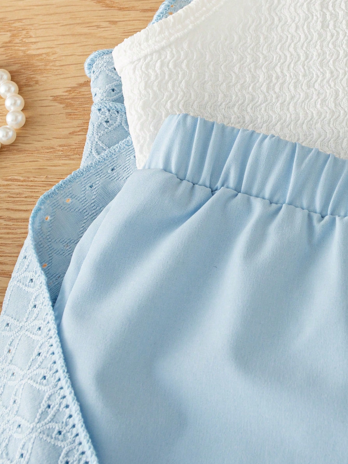 Prenda azul conjunto para bebe detalle de short con cintura elástica