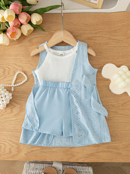 Prenda azul conjunto para bebe con chaleco calado vista frontal